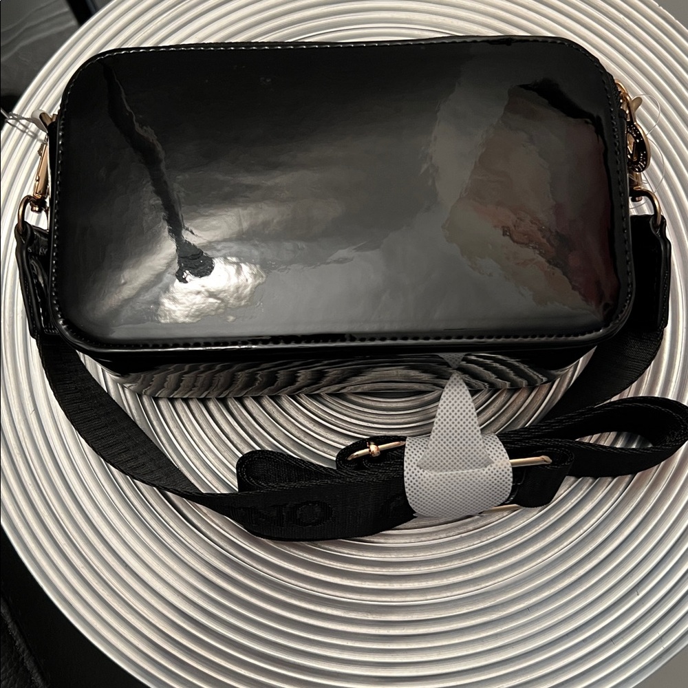 VALENTINO ORLANDI NWT BLACK PATENT CAMERA CROSSBODY BAG WITH GUITAR STRAP - Picture 6 of 12